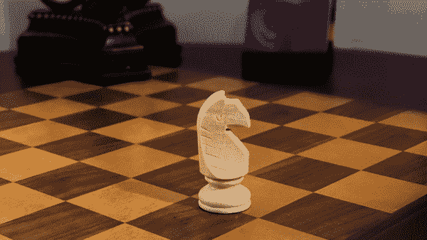 桌子上的国际象棋骑士的图像