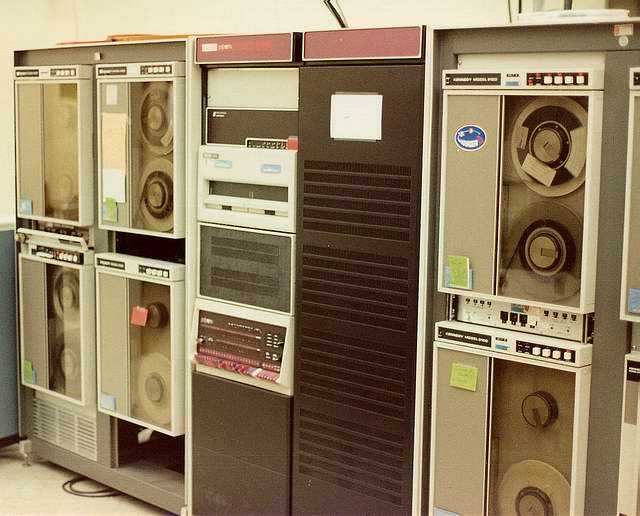 Day31-35/res/pdp-11.jpg