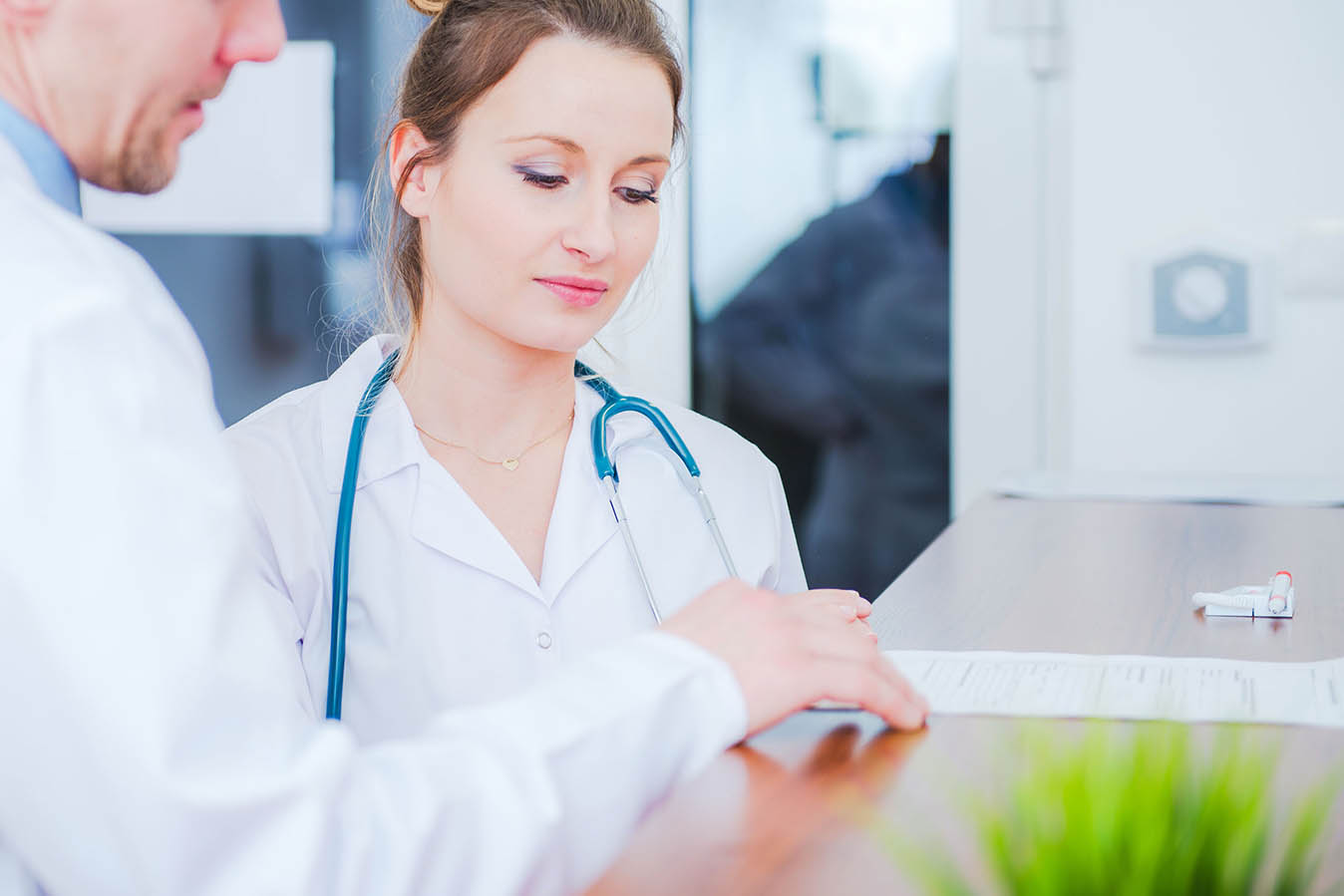 src/main/resources/static/assets/images/blog/female-medical-worker-2021-04-03-03-56-15-utc.jpg