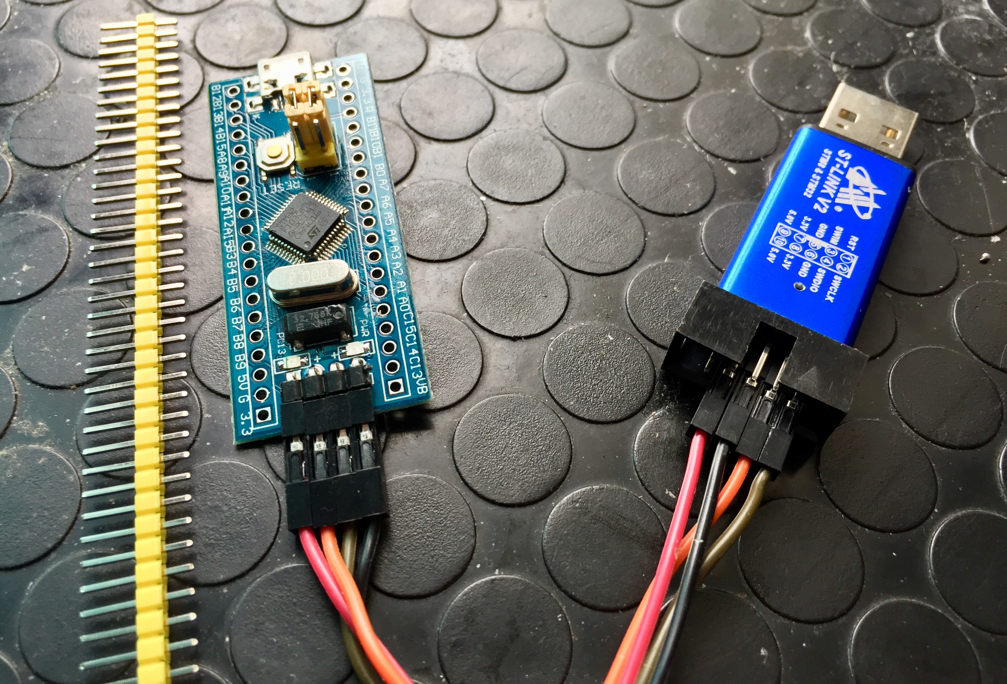 bsp/stm32/stm32f103-blue-pill/figures/connecter3.jpeg