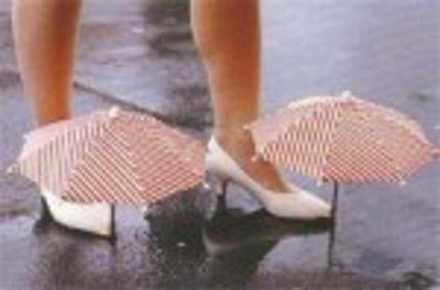 世界十大奇怪发明 有人居然给鞋装上了伞